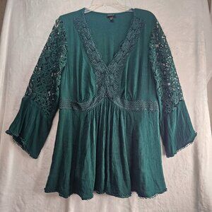 Torrid Babydoll Green Top crinkle Gauze Lace Detail Women Blouse Size 1 V-Neck